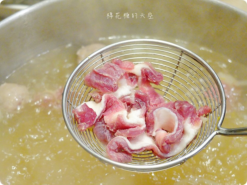 全牛料理台中就吃得到！演藝牛鍋不只溫體牛好吃，多種限量牛肉食材也必點