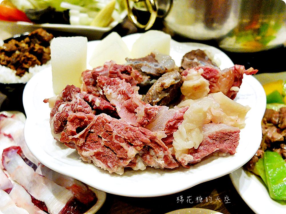 全牛料理台中就吃得到！演藝牛鍋不只溫體牛好吃，多種限量牛肉食材也必點