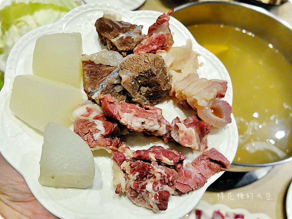 全牛料理台中就吃得到！演藝牛鍋不只溫體牛好吃，多種限量牛肉食材也必點