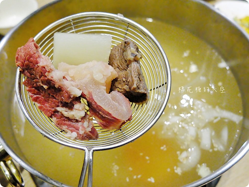 全牛料理台中就吃得到！演藝牛鍋不只溫體牛好吃，多種限量牛肉食材也必點