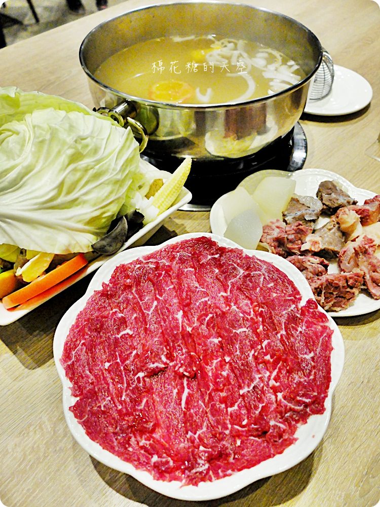 全牛料理台中就吃得到！演藝牛鍋不只溫體牛好吃，多種限量牛肉食材也必點