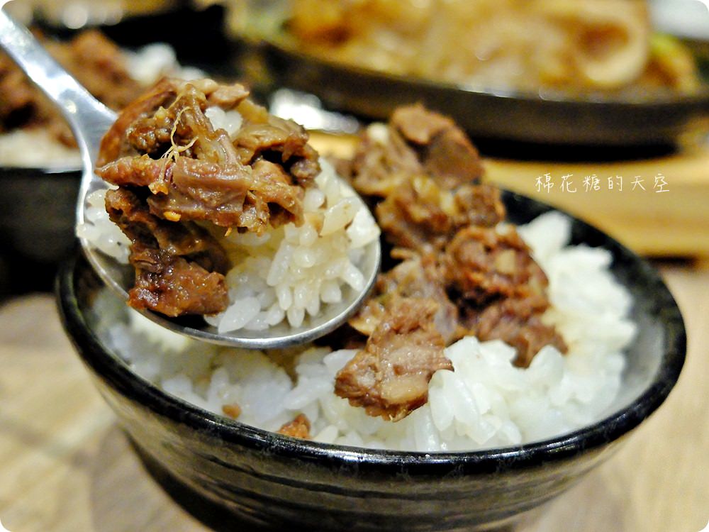 全牛料理台中就吃得到！演藝牛鍋不只溫體牛好吃，多種限量牛肉食材也必點
