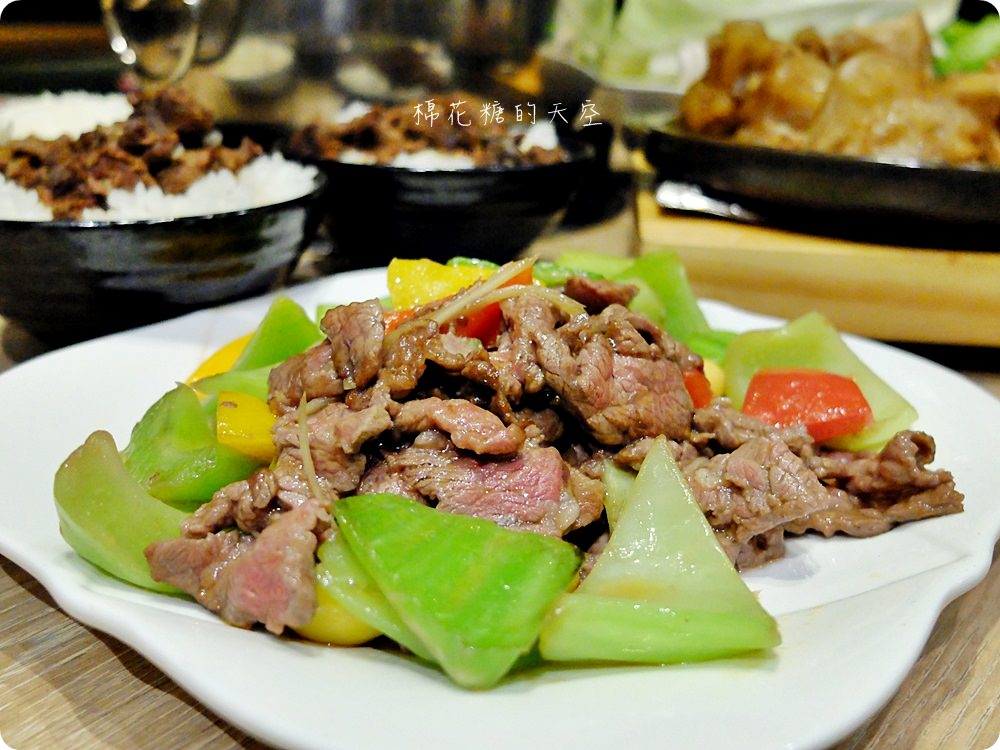 全牛料理台中就吃得到!演藝牛鍋不只溫體牛好吃,多種限量牛肉食材也必點 全牛料理台中就吃得到!演藝牛鍋不只溫體牛好吃,多種限量牛肉食材也必點