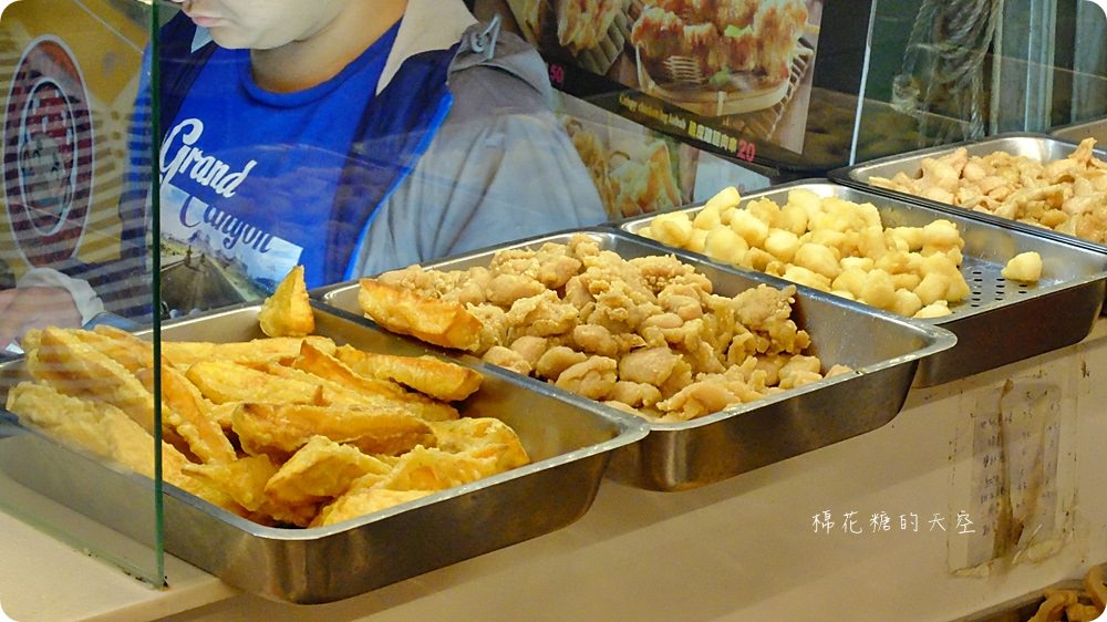 台中雞排推薦!炸沏販炸食專門店脆皮雞排超啾西，還有四種口味可以選喔!