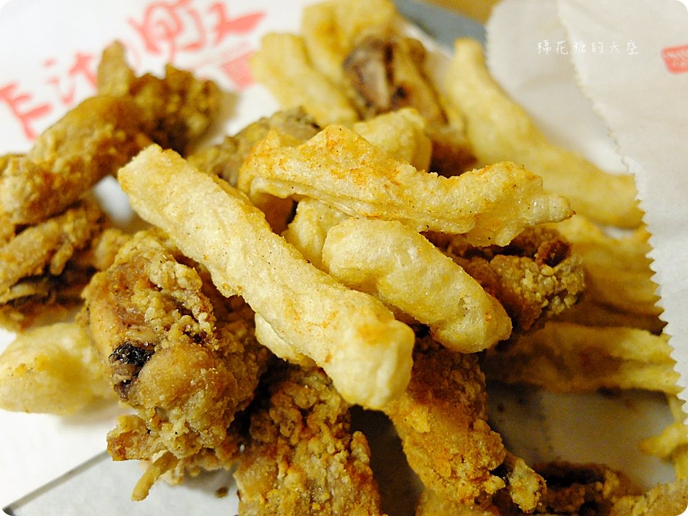 台中雞排推薦!炸沏販炸食專門店脆皮雞排超啾西，還有四種口味可以選喔!