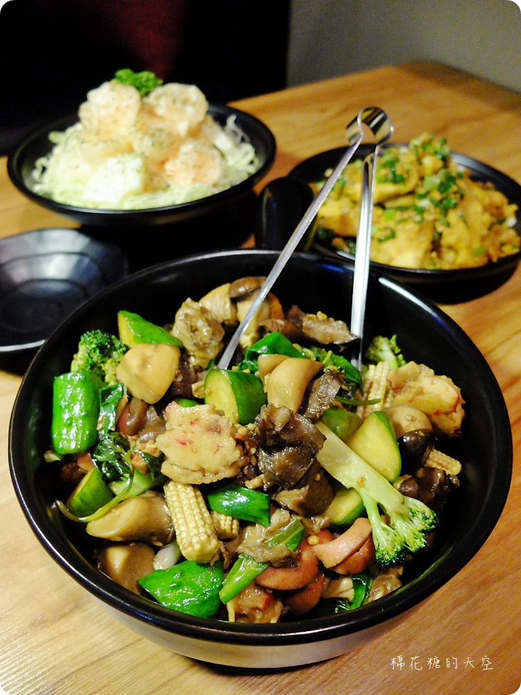這家滷味不一樣！三杯風味超夠勁！大推鳳梨蝦球超多蝦～