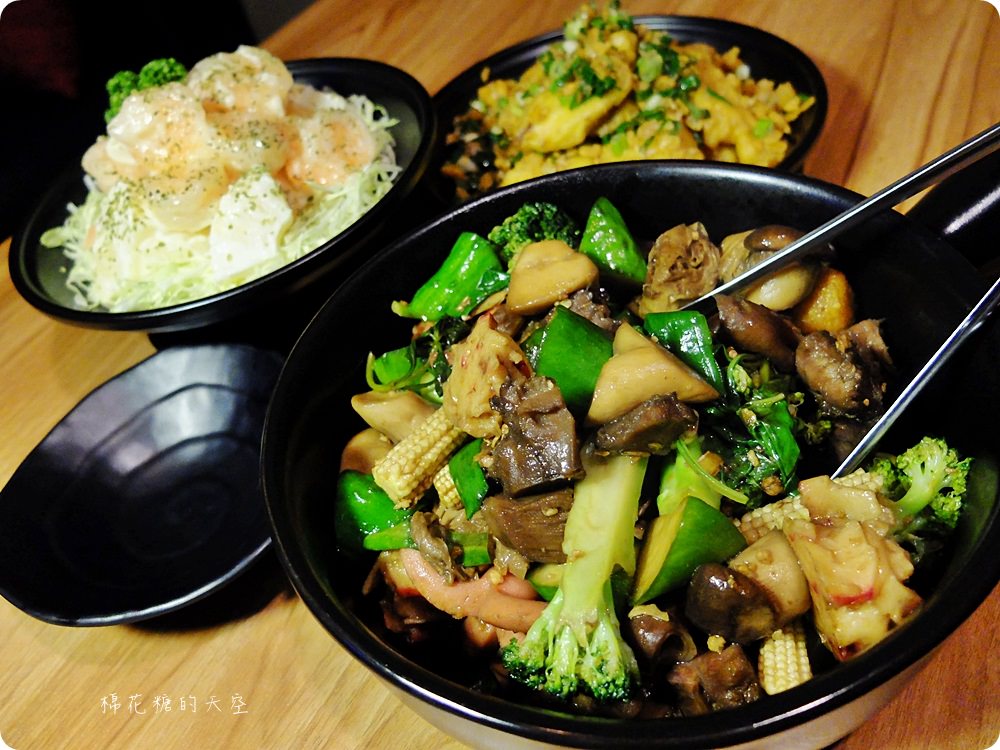 這家滷味不一樣！三杯風味超夠勁！大推鳳梨蝦球超多蝦～