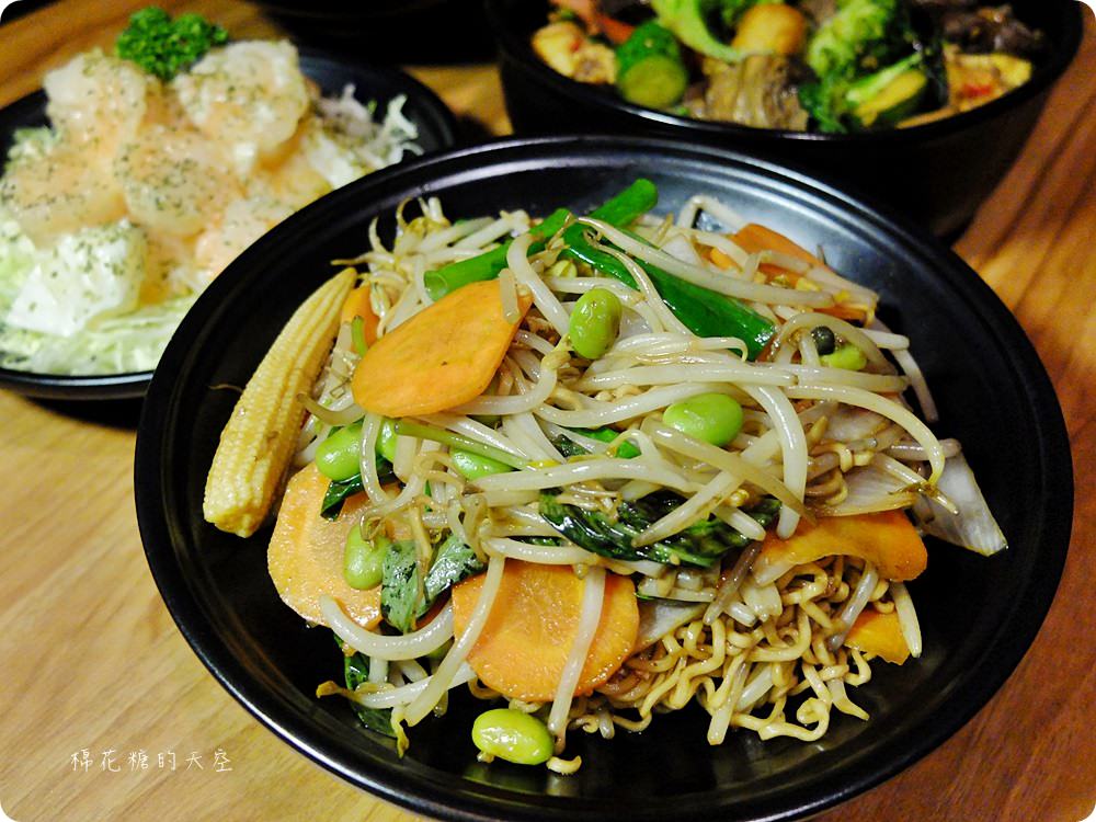 這家滷味不一樣！三杯風味超夠勁！大推鳳梨蝦球超多蝦～