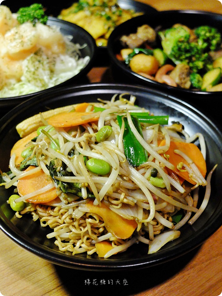 這家滷味不一樣！三杯風味超夠勁！大推鳳梨蝦球超多蝦～
