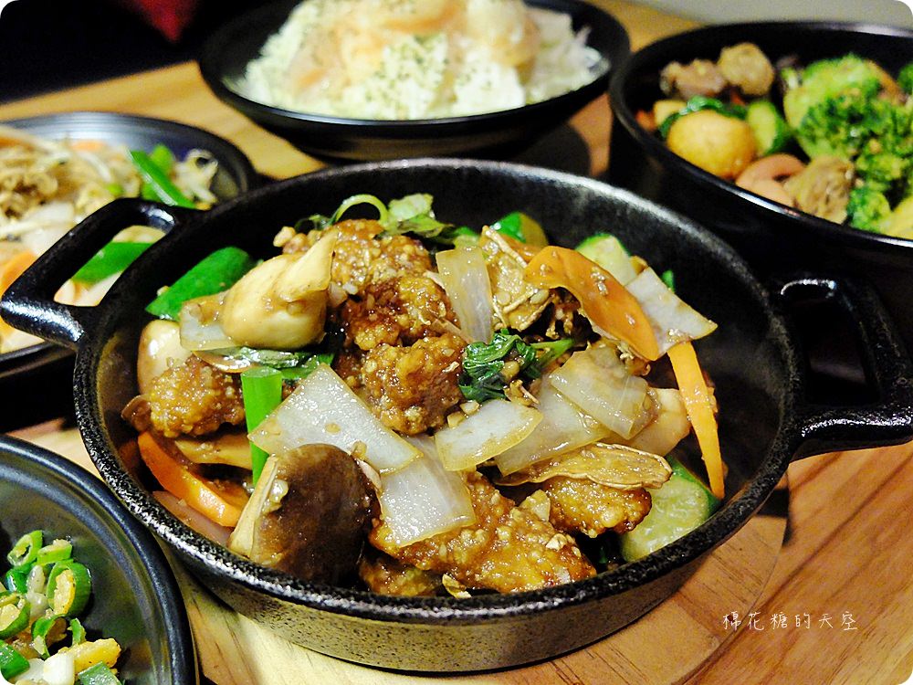 這家滷味不一樣！三杯風味超夠勁！大推鳳梨蝦球超多蝦～
