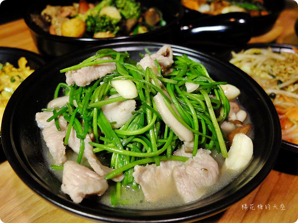 這家滷味不一樣！三杯風味超夠勁！大推鳳梨蝦球超多蝦～
