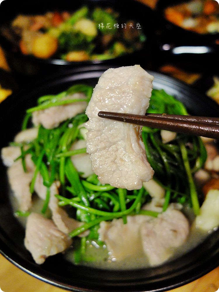 這家滷味不一樣！三杯風味超夠勁！大推鳳梨蝦球超多蝦～