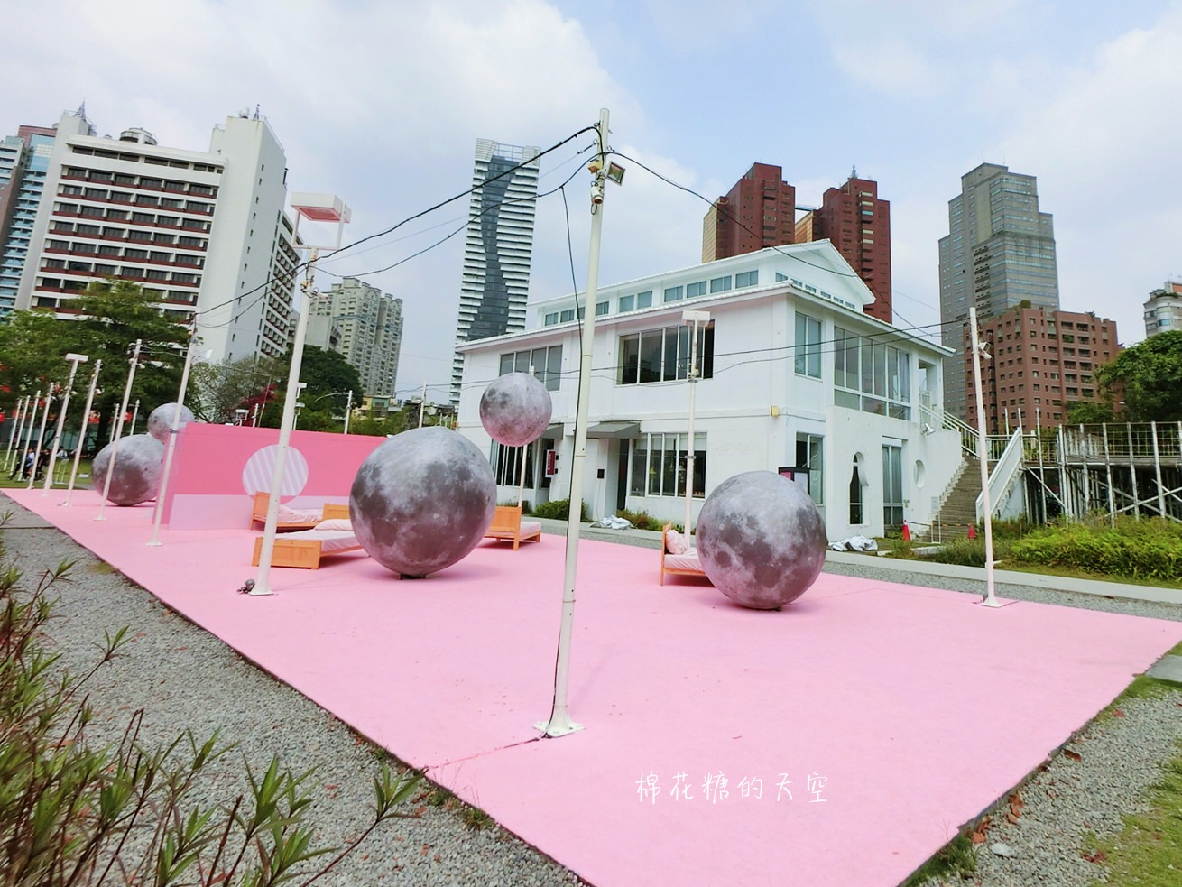 台中最新IG打卡景點-勤美術館2018粉紅現象滿滿少女心阿！