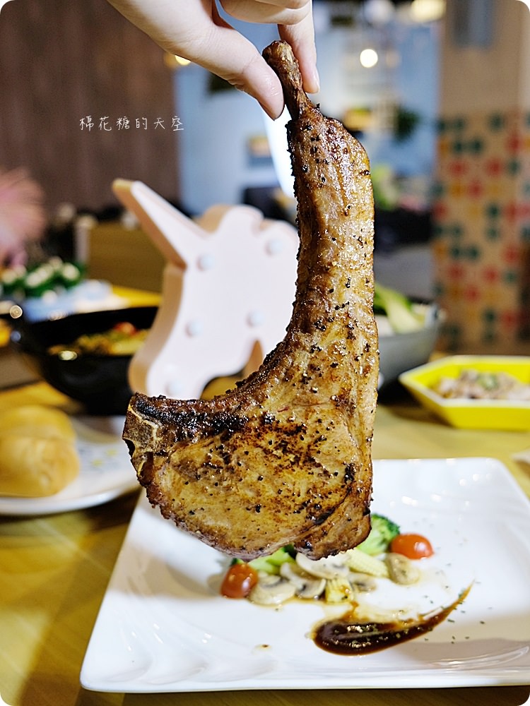 IG打卡都來一中卡諾亞!專業布景好拍餐點也好吃!大推蓋飯、焦糖布丁麻糬 IG打卡都來一中卡諾亞!專業布景好拍餐點也好吃!大推蓋飯、焦糖布丁麻糬