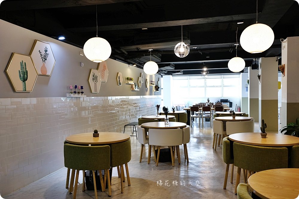 IG打卡都來一中卡諾亞！專業布景好拍餐點也好吃！大推蓋飯、焦糖布丁麻糬