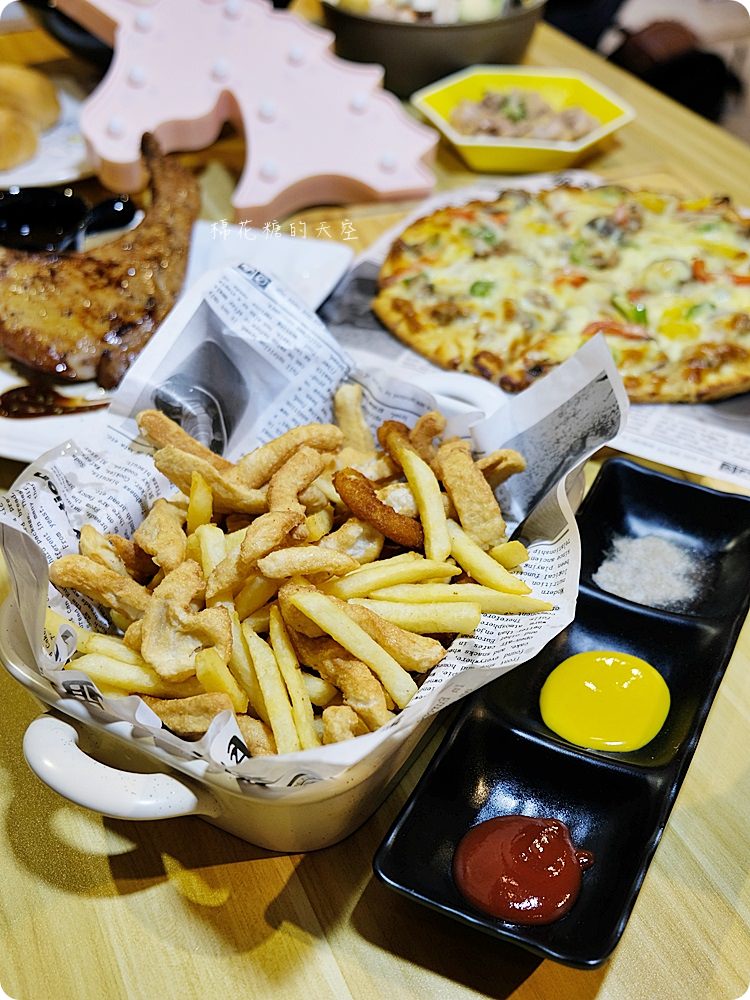 IG打卡都來一中卡諾亞！專業布景好拍餐點也好吃！大推蓋飯、焦糖布丁麻糬