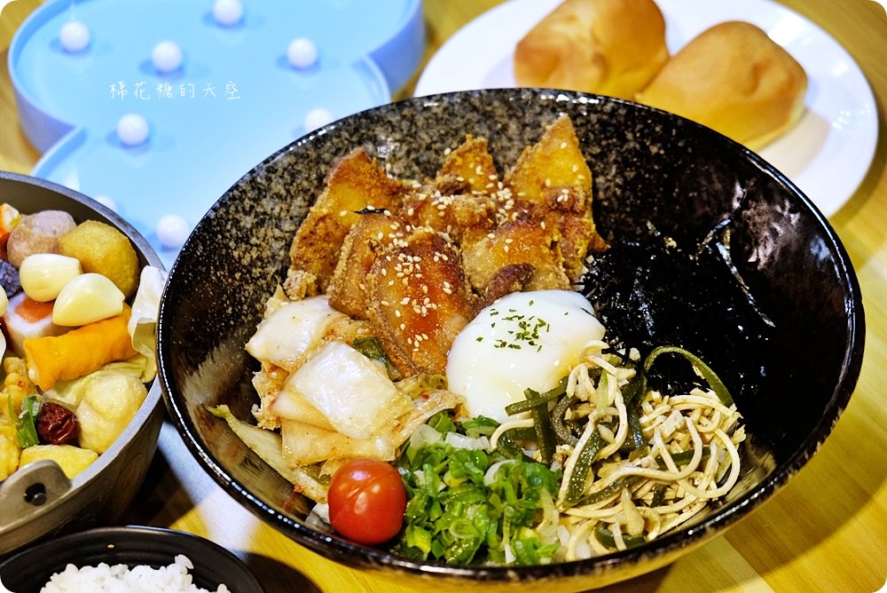 IG打卡都來一中卡諾亞！專業布景好拍餐點也好吃！大推蓋飯、焦糖布丁麻糬