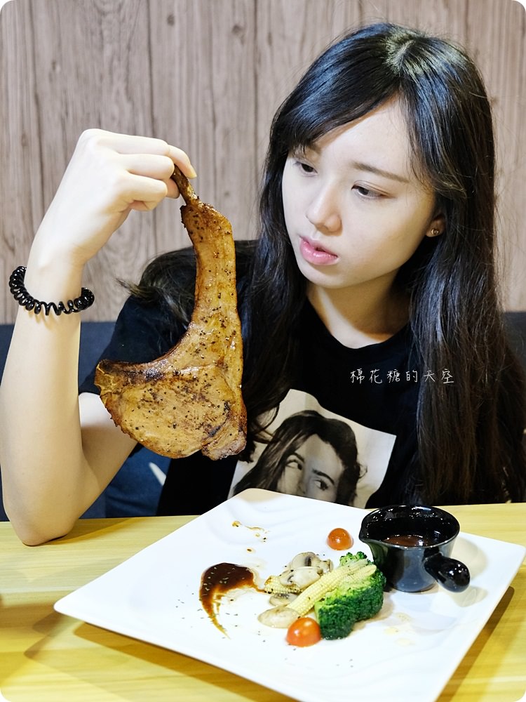 IG打卡都來一中卡諾亞!專業布景好拍餐點也好吃!大推蓋飯、焦糖布丁麻糬 IG打卡都來一中卡諾亞!專業布景好拍餐點也好吃!大推蓋飯、焦糖布丁麻糬