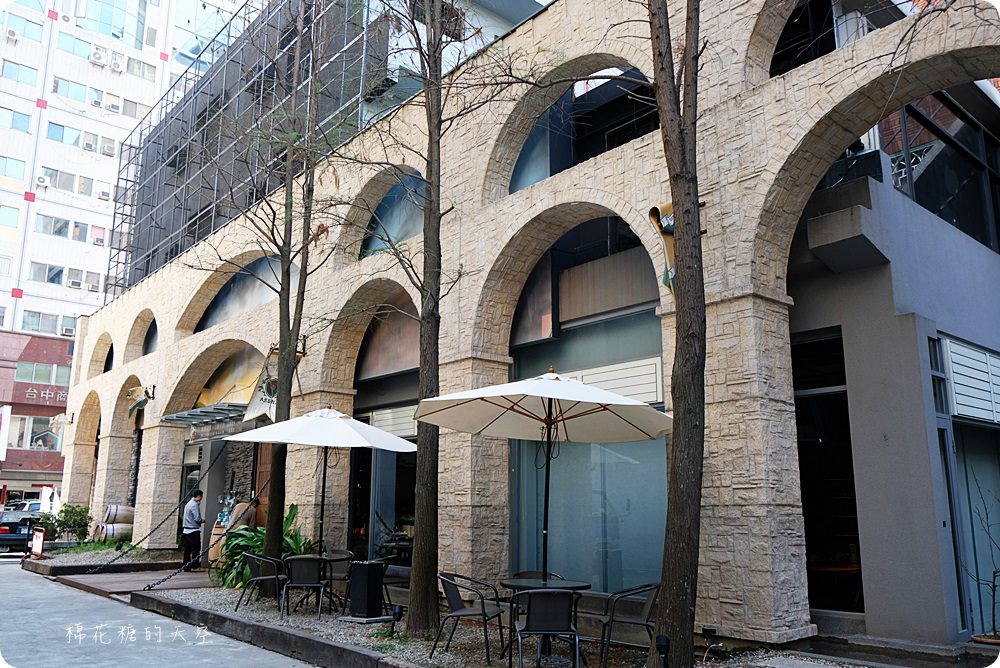 民歌西餐廳重現！凱度咖啡音樂餐館大吃帝王蟹火鍋還能聽好歌～