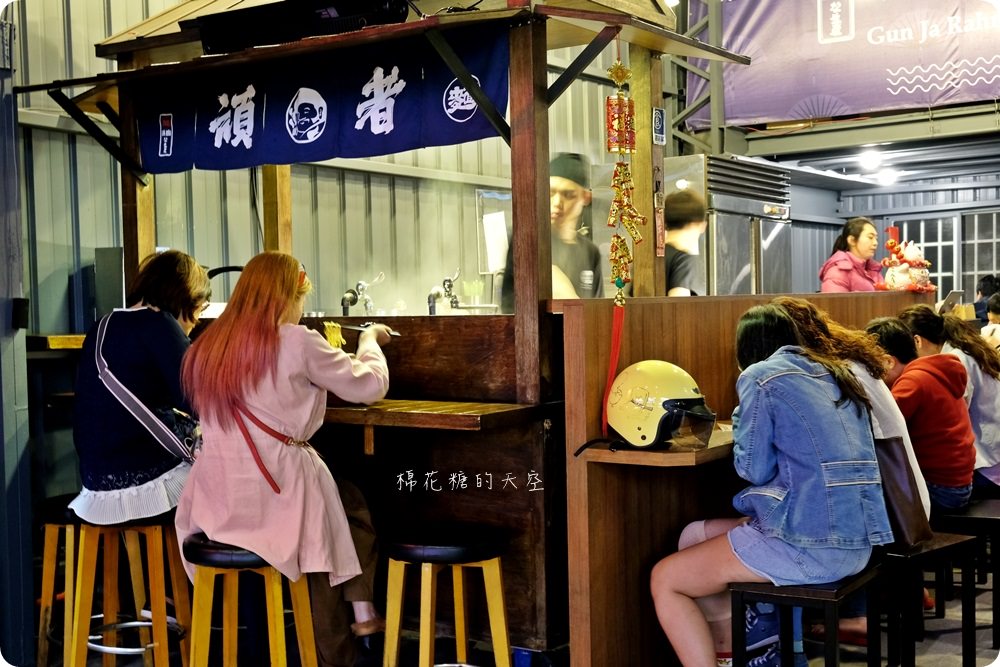 台中人氣深夜拉麵有店面啦！頑者拉麵獨特湯頭讓人難忘，麻辣口味一定要加起司！