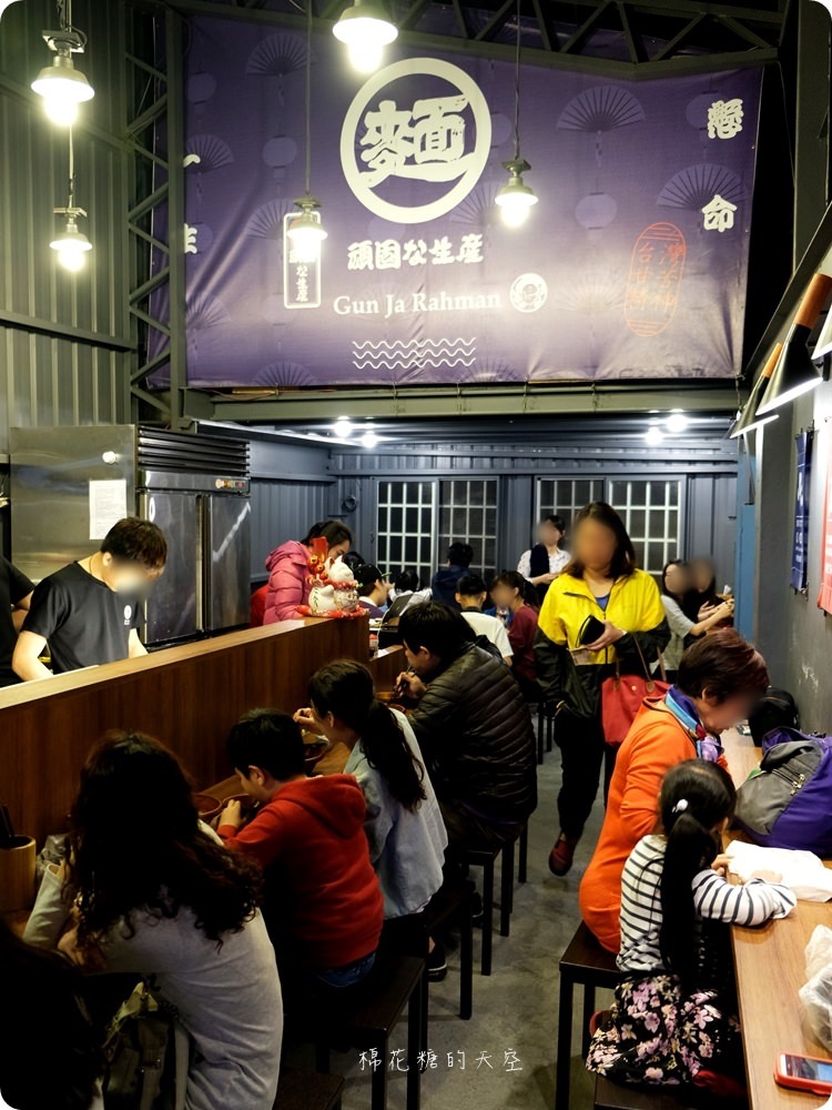 台中人氣深夜拉麵有店面啦！頑者拉麵獨特湯頭讓人難忘，麻辣口味一定要加起司！