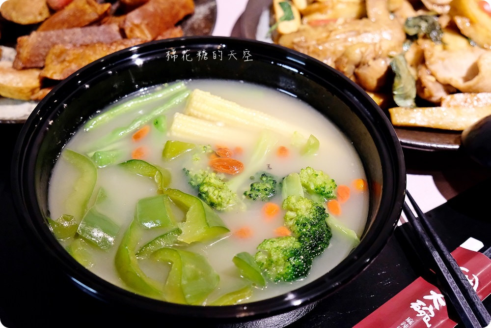 逢甲美食新推薦|滿大碗滷味不只滷，可炒、可炸、可麻辣、還有精燉老火湯！
