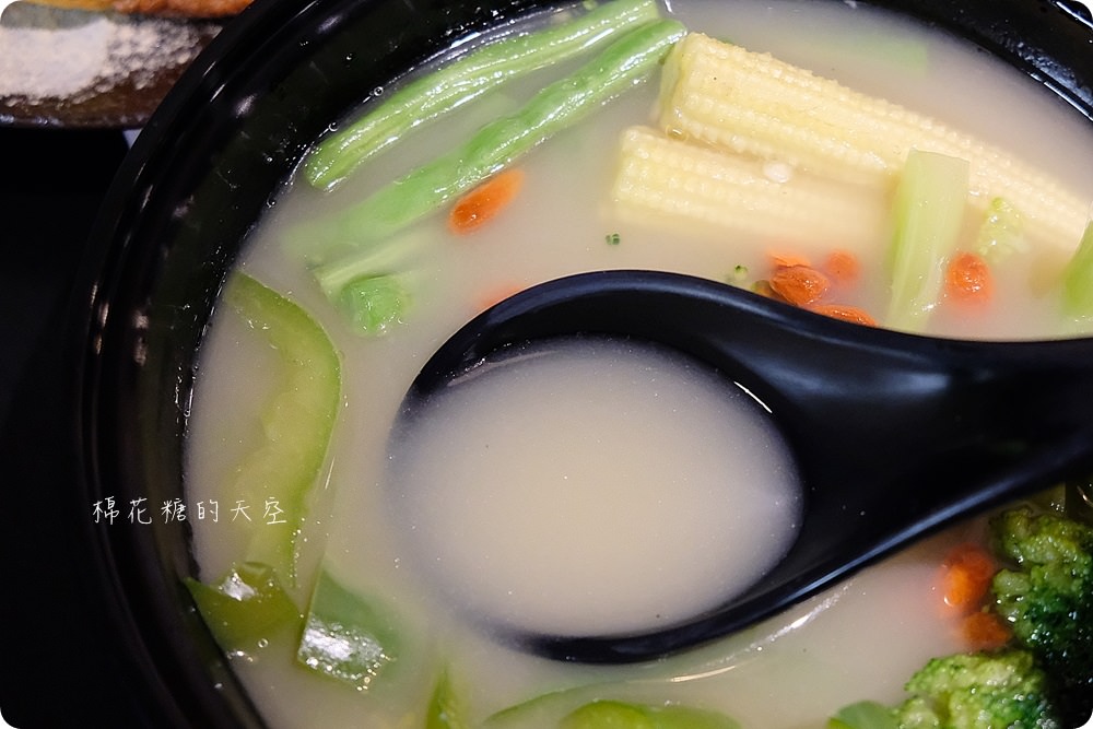 逢甲美食新推薦|滿大碗滷味不只滷，可炒、可炸、可麻辣、還有精燉老火湯！