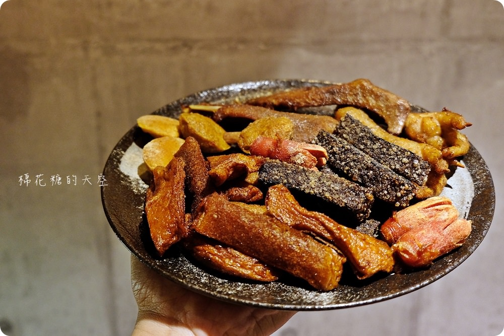 逢甲美食新推薦|滿大碗滷味不只滷，可炒、可炸、可麻辣、還有精燉老火湯！