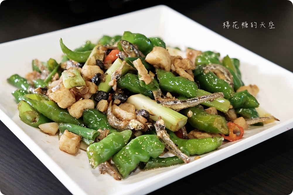 潭子在地人推薦好吃海鮮餐廳-鱻味館，快炒、串燒樣樣在行，推薦必點青龍炒豬油渣