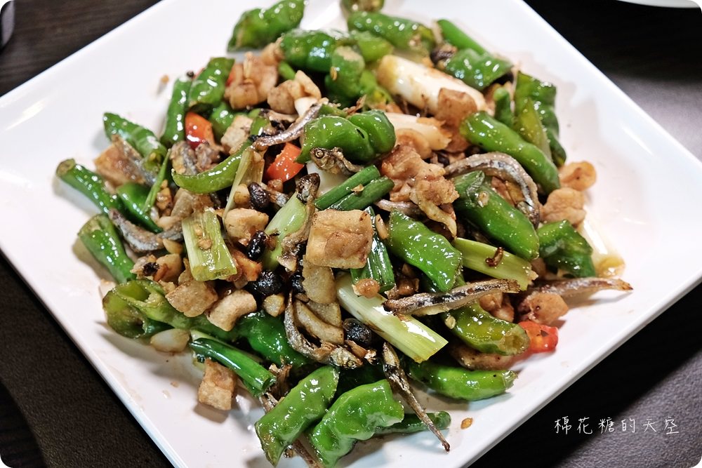 潭子在地人推薦好吃海鮮餐廳-鱻味館，快炒、串燒樣樣在行，推薦必點青龍炒豬油渣