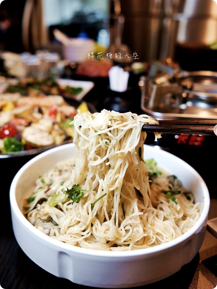 潭子在地人推薦好吃海鮮餐廳-鱻味館，快炒、串燒樣樣在行，推薦必點青龍炒豬油渣