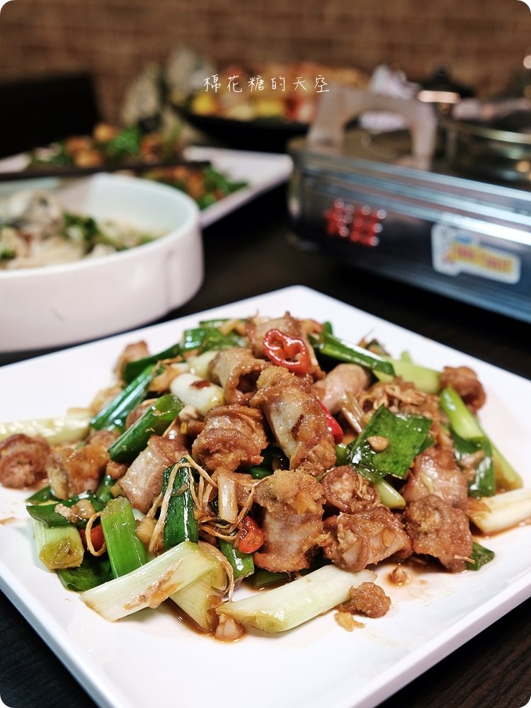 潭子在地人推薦好吃海鮮餐廳-鱻味館，快炒、串燒樣樣在行，推薦必點青龍炒豬油渣