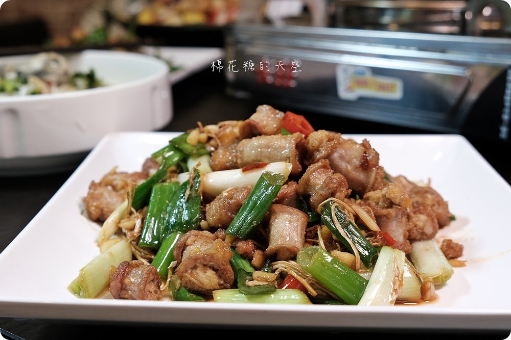 潭子在地人推薦好吃海鮮餐廳-鱻味館，快炒、串燒樣樣在行，推薦必點青龍炒豬油渣