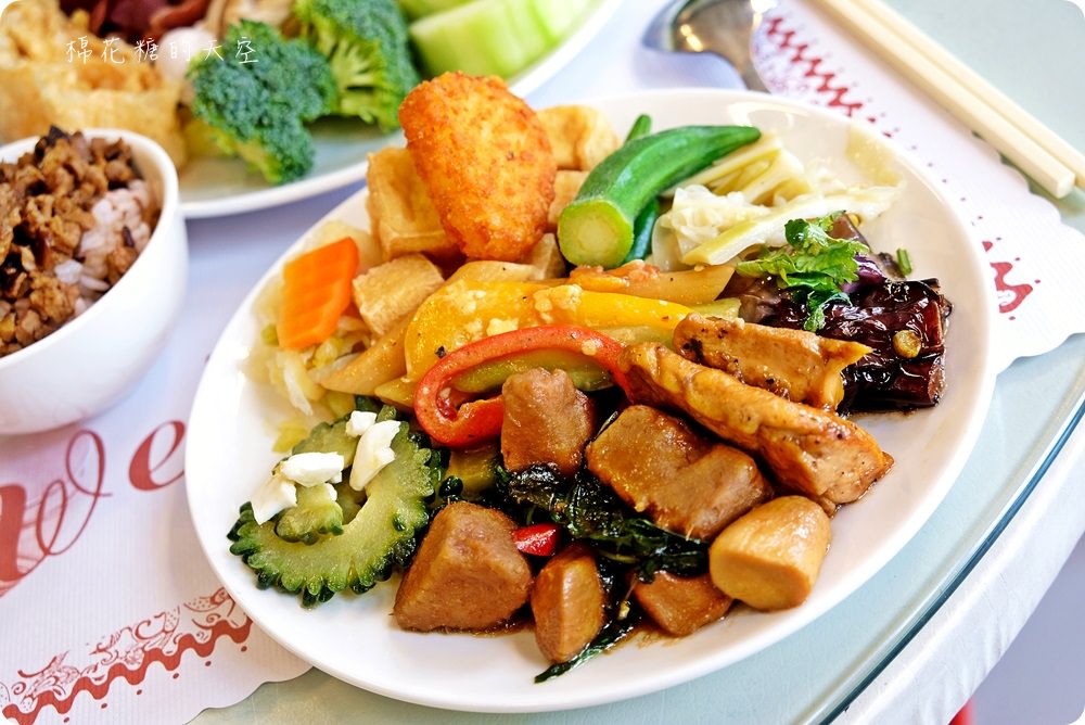 大甲團體聚餐好去處隱藏版蔬食火鍋吃到飽，招牌大甲芋頭、包餡芋圓吃免驚！