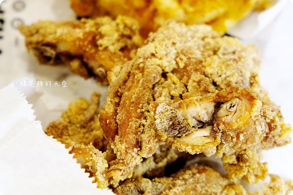 就是這一塊！潮麻吉雞排台中首店就在靜宜周邊喔！五種口味、兩種口感任你挑～