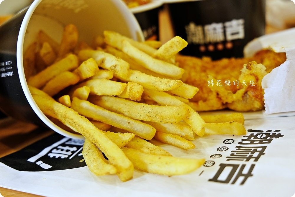 就是這一塊！潮麻吉雞排台中首店就在靜宜周邊喔！五種口味、兩種口感任你挑～