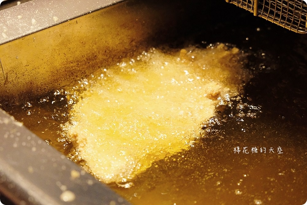 就是這一塊！潮麻吉雞排台中首店就在靜宜周邊喔！五種口味、兩種口感任你挑～