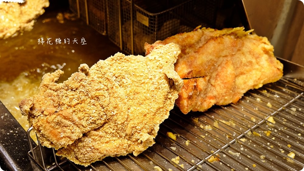 就是這一塊！潮麻吉雞排台中首店就在靜宜周邊喔！五種口味、兩種口感任你挑～