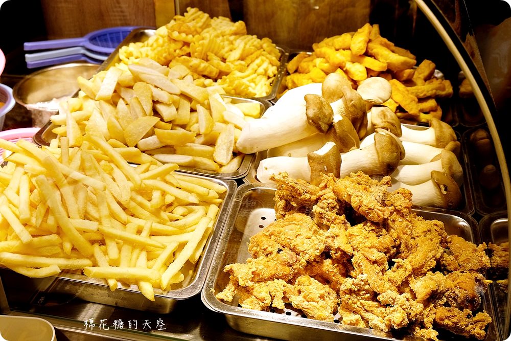 就是這一塊！潮麻吉雞排台中首店就在靜宜周邊喔！五種口味、兩種口感任你挑～