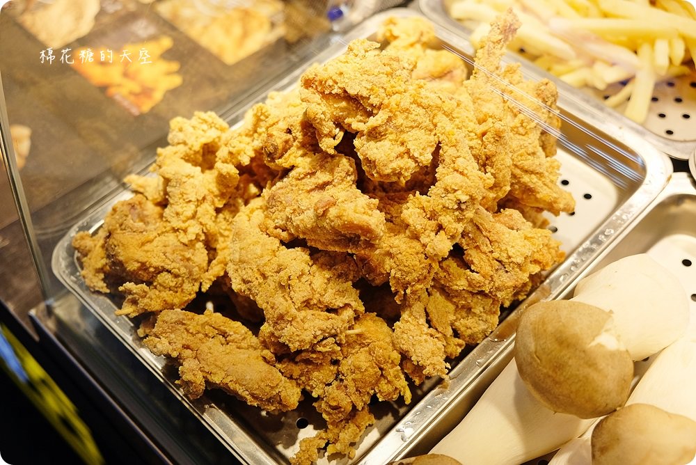 就是這一塊！潮麻吉雞排台中首店就在靜宜周邊喔！五種口味、兩種口感任你挑～