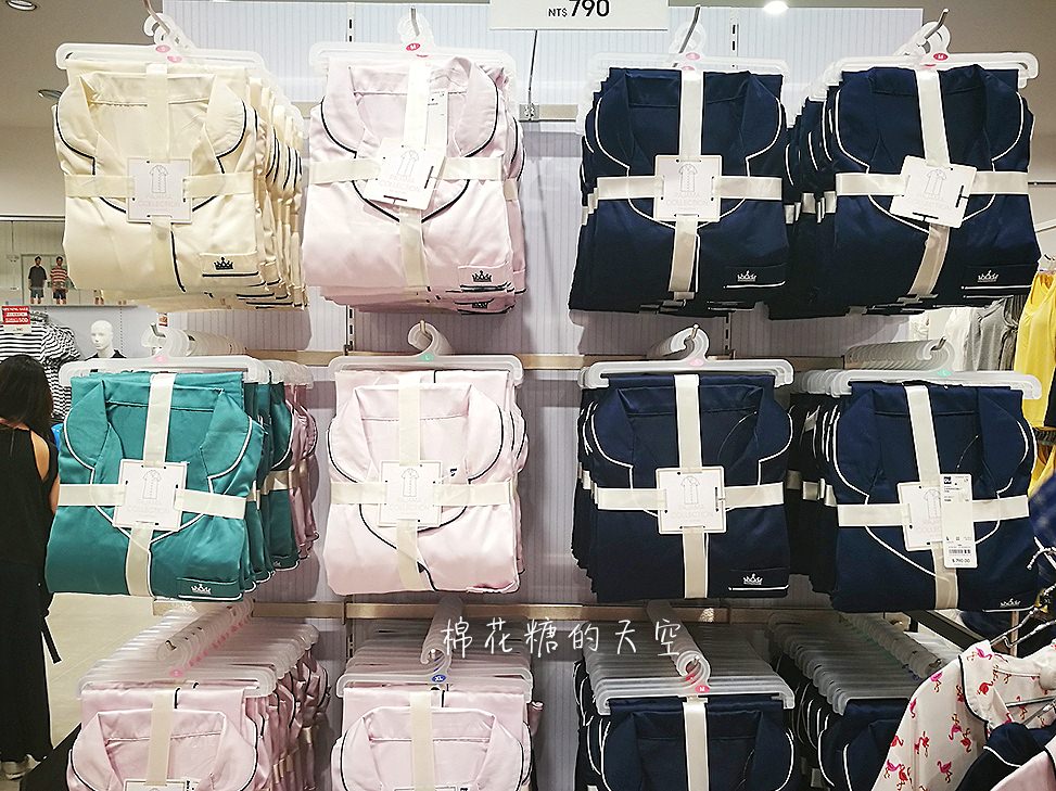 GU中友店盛大開幕！漫威、侏羅紀T恤低於七折快來搶～