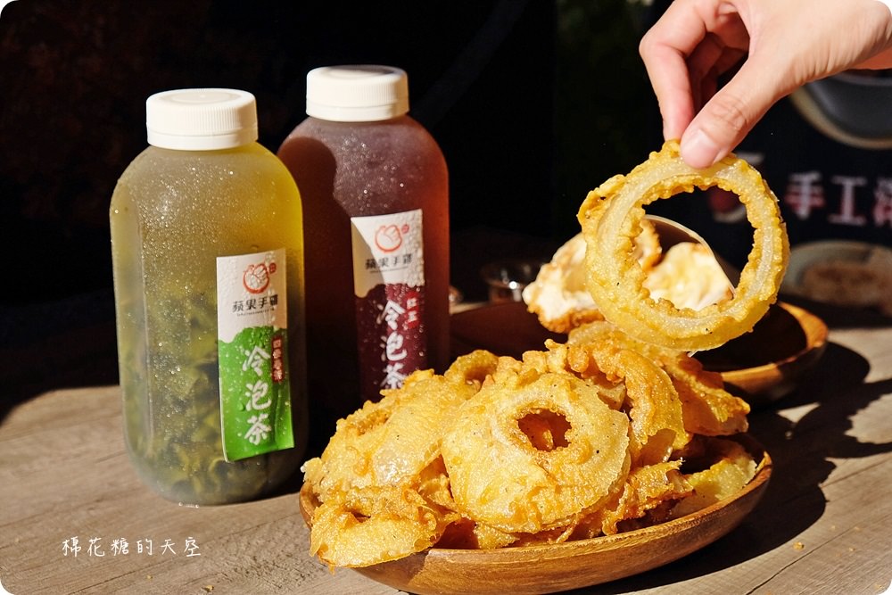台中炸雞推薦-蘋果手雞爆漿啦！獨特香酥外皮炸雞桶保證一吃上癮～
