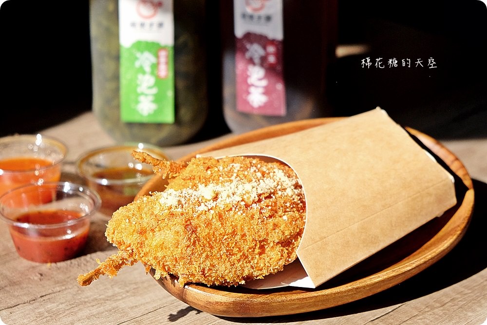 台中炸雞推薦-蘋果手雞爆漿啦！獨特香酥外皮炸雞桶保證一吃上癮～