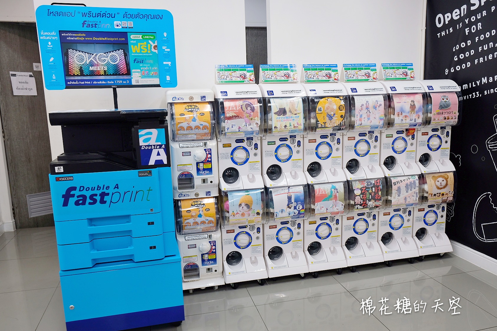 泰國曼谷純白全家便利商店超文青，除了最新榴槤奶黃包，還有泰式奶茶鴛鴦喔！@Phrom Phong