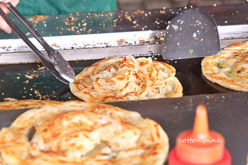台中排隊美食|黃昏市場外緣味蔥抓餅開攤就排隊！