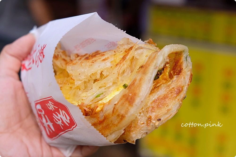 台中排隊美食|黃昏市場外緣味蔥抓餅開攤就排隊！
