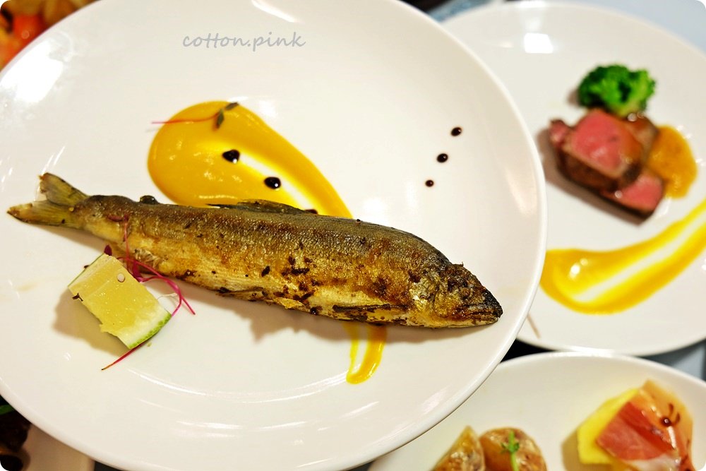 台中吃到飽餐廳推薦|新天地崇德店滿滿好料海鮮桶新上市，螃蟹、生蠔、牛排通通吃免驚！