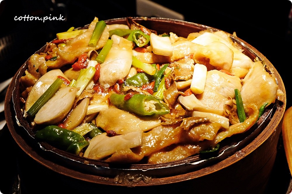 台中吃到飽餐廳推薦|新天地崇德店滿滿好料海鮮桶新上市，螃蟹、生蠔、牛排通通吃免驚！