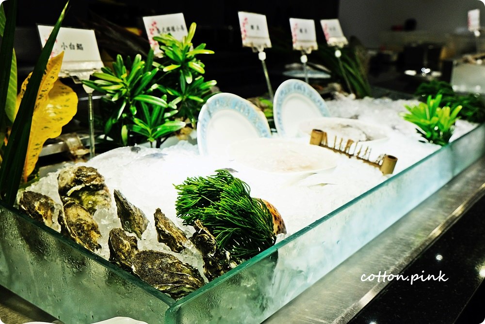 台中吃到飽餐廳推薦|新天地崇德店滿滿好料海鮮桶新上市，螃蟹、生蠔、牛排通通吃免驚！