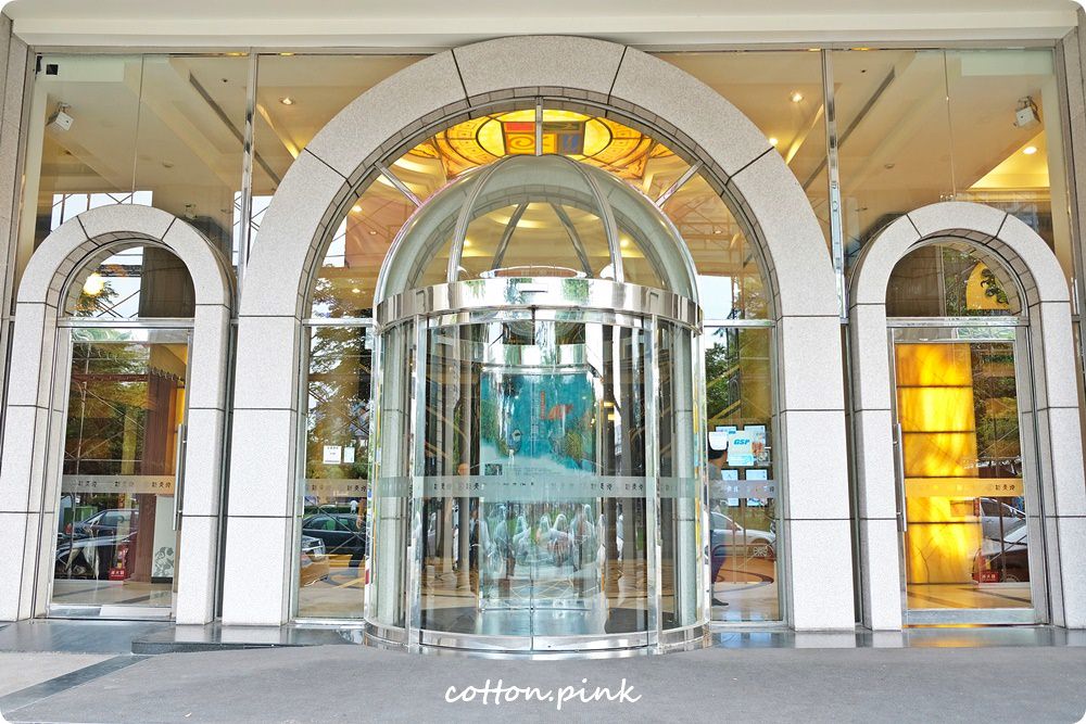 台中吃到飽餐廳推薦|新天地崇德店滿滿好料海鮮桶新上市，螃蟹、生蠔、牛排通通吃免驚！